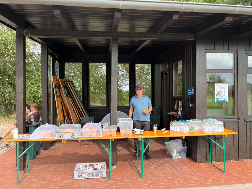 Verpflegungsstand der Tierhilfe beim Golfpark Kurpfalz